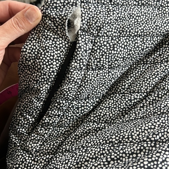 🛍️ The North Face Mossbud reversible girls jacket XL (18) black faux fur dot - Picture 7 of 9
